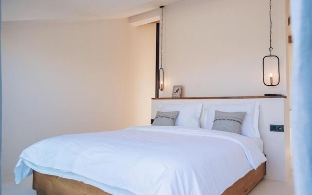 To Be Social House Hotel