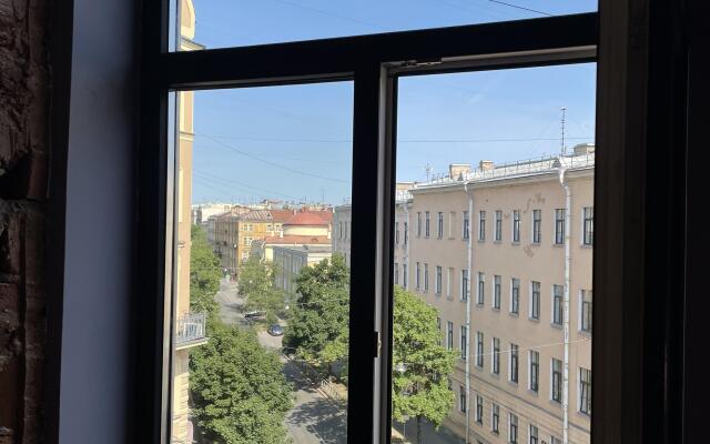 English 27 Apartment