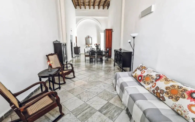 Апартаменты двухкомнатные с балконом в Старой Гаване