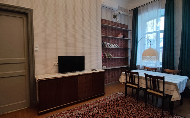 Prostornaya Uyutnaya v Tsentre Flat