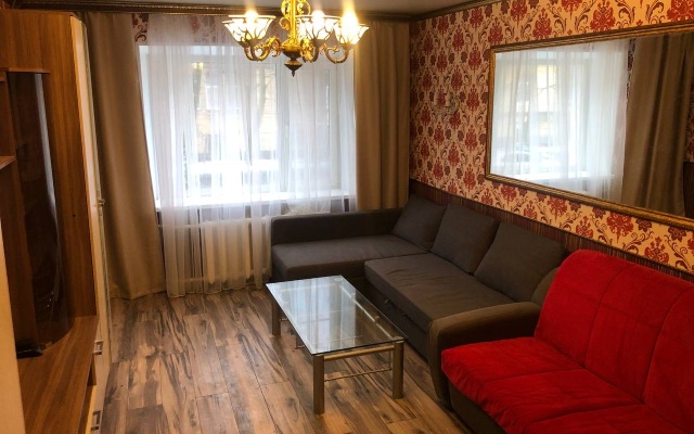 3 Komnatnaya Kvartira Dlya Bolshoy Kompanii Flat
