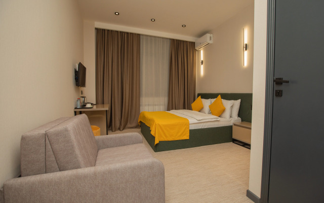 Twelve Inn Hotel