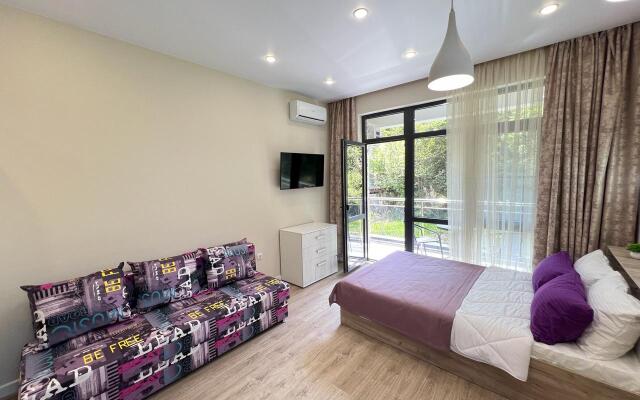 4Kh Mestnaya Studiya s Basseynom Apartments