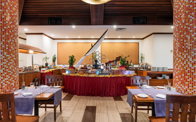 Hulhule Island Hotel