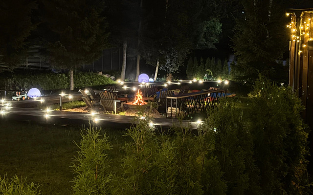 Частный Дом с Верандой в Лесу