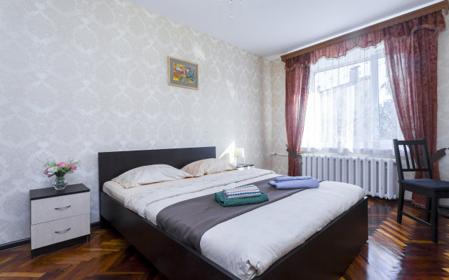 Two bedroom apartment near Dvortsovaya