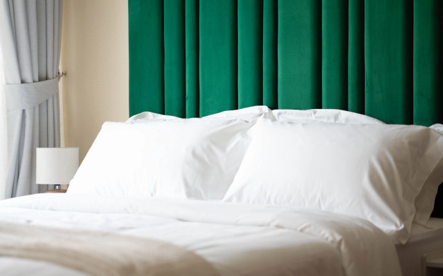 Keyrock Living Lakeview Luxury at Reva Residence Apartments