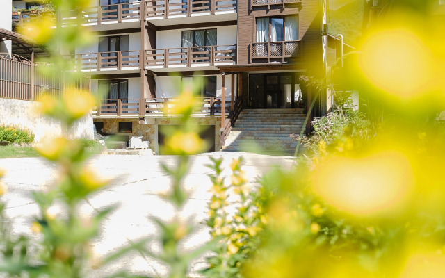 Studiya s vidom na gory Apartments