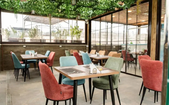 Parliament  & Restaurant