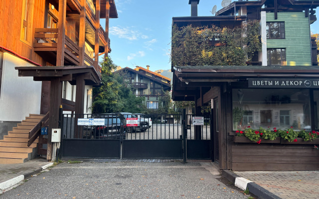 Квартира С отдельной спальней и балконом в центре Поляны