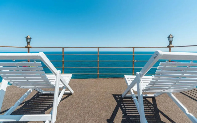 Апартаменты с видом на море 100 м