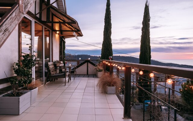 Гостевой Дом с Кипарисами в горах с видом на море