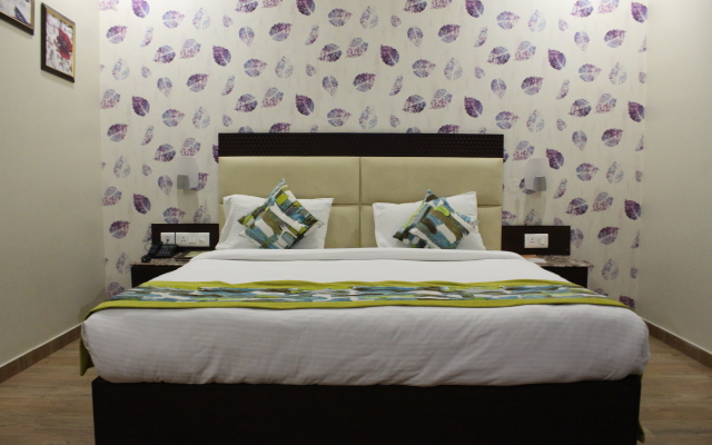 The Golden Apple Hotel