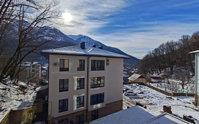 Apartamenty s terrasoj i mangalom. Otdel'naa spal'na. Zit' v Gorah.