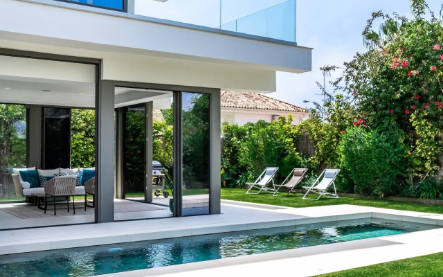 All About Villa Gladiolo