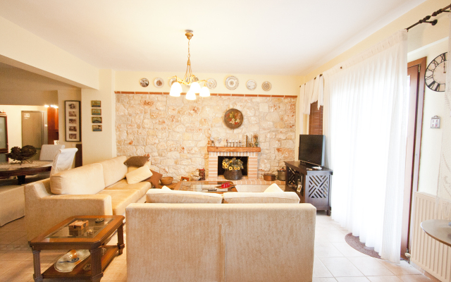 Bizmut Shared Pool Paliouri Villa