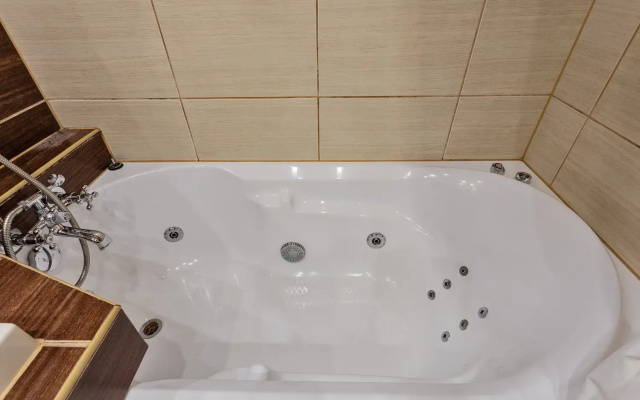 Apartamenty J&N Apartments Dvuhkomnatnye s gidromassaznoj vannoj Sovetskaa 10