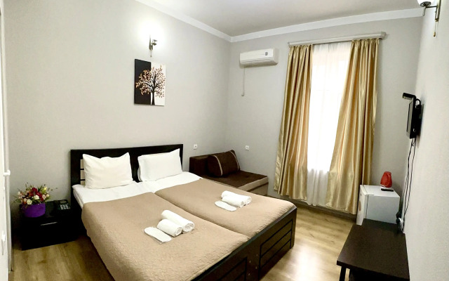 Qeroli old town Hotel