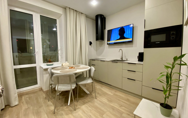 Lux U Metro Grushevkа Apartment