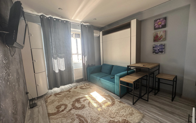 Studiya V Sovetskom Rayone Flat