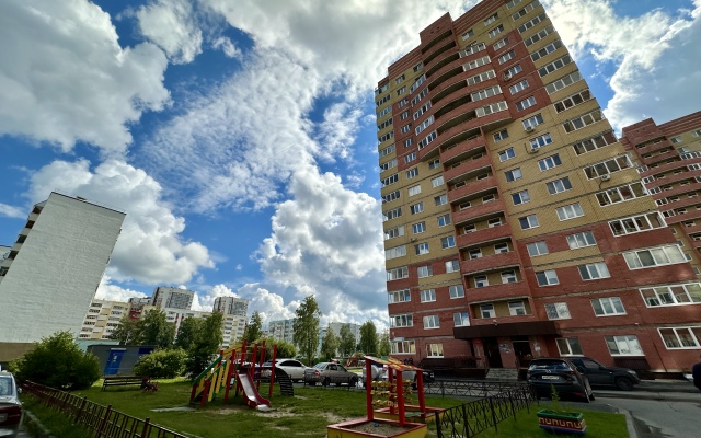 v novostroyke ryadom s khramom Vozneseniya Gospodnya Apartments