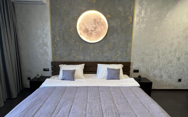 Moon Laith Apartments