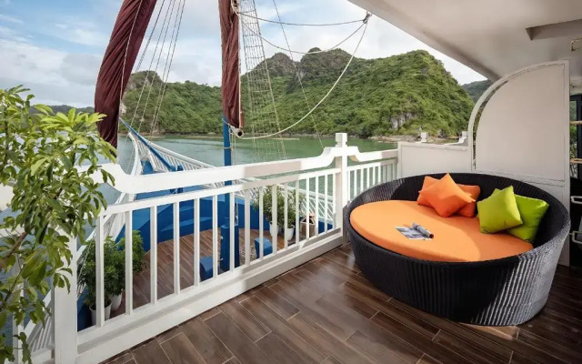 Verdure Lotus Luxury Cruise Hotel