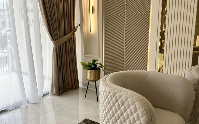 Hotel Emily Grand Palace