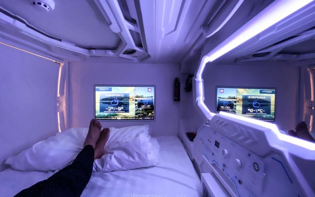 Makura Capsule Hotel