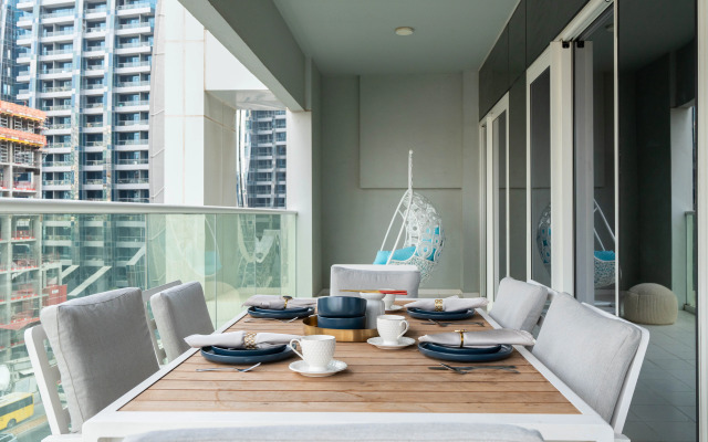 Keyrock Chic 2BR Escape Pool & Lake View Apartments