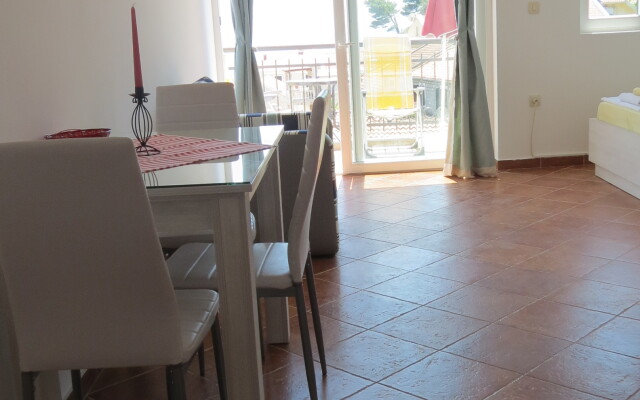 Ana 1/3 Apartments