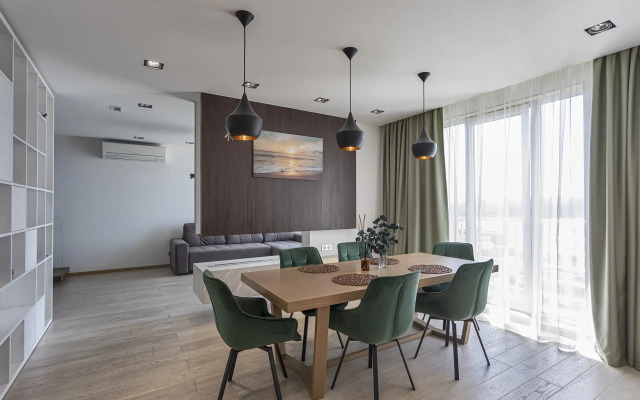 Roskoshnaya dvukhurovnevaya kvartira s sobstvennoy terrasoy Flat