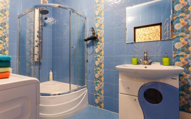 Tryohkomnatnyj Penthaus, YUzhnyj vokzal,Kolibri#27/13 Apartments