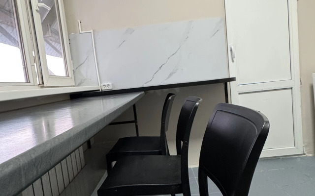 Luchshiy  Na Zhandosova Hostel