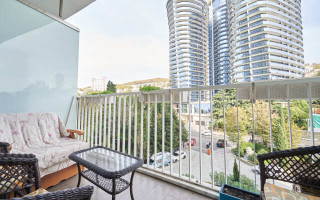 Апартаменты с бассейном Актёр Гелакси