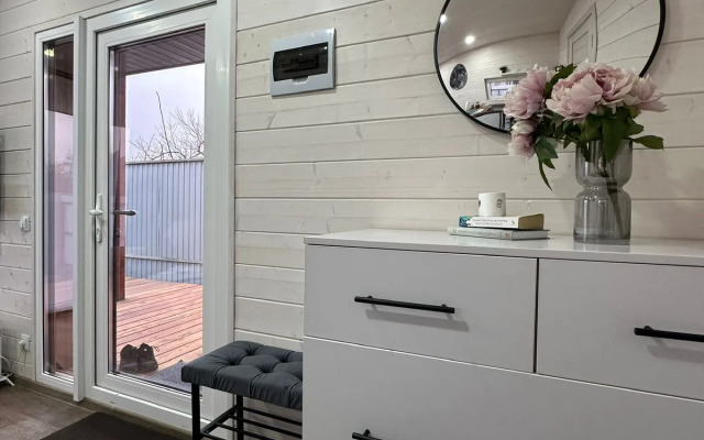 Частный дом в тихом районе города со своей парковкой