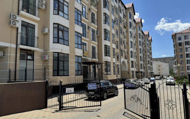 145 S Balkonom I Vitrazhnym Ostekleniem Flat