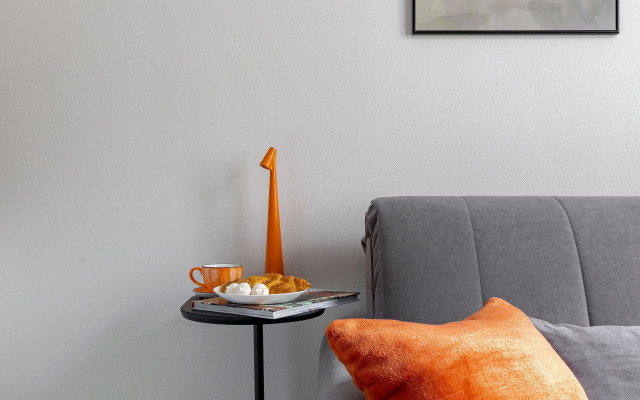Dizaynerskaya studiya Orange Room u Nevskogo prospekta Flat