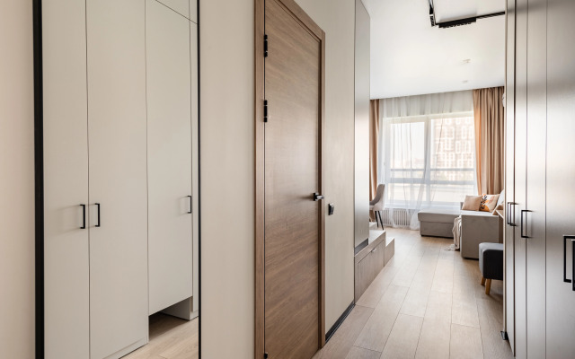 S Podiumom i vydvizhnoj krovat'yu dizajnerskaya Flat