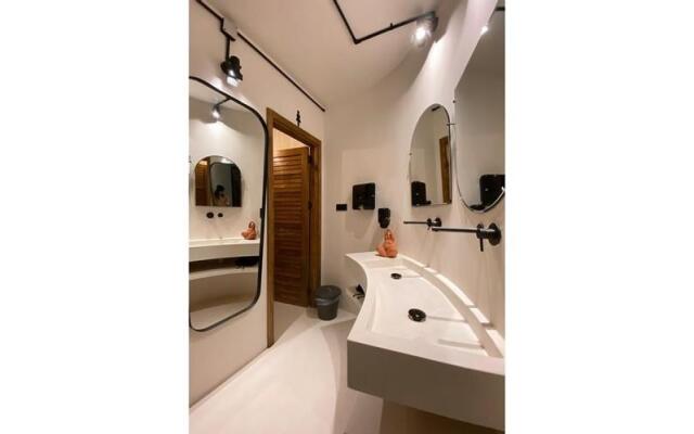 To Be Social House Hotel