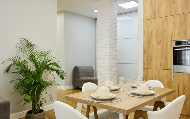 Yevrouyut Prostornye Trekhkomnatnye Nedaleko Ot Tsentra Apartments
