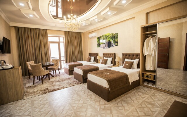 Leader Hotel