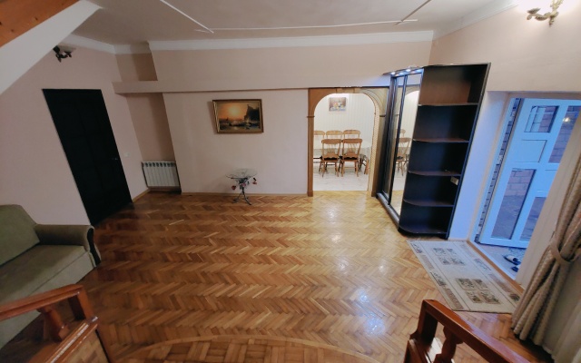 S Bassejnom Private House