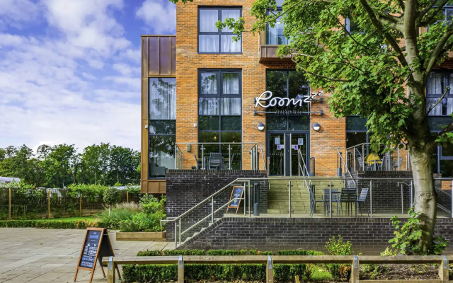 Отель Roomzzz York City