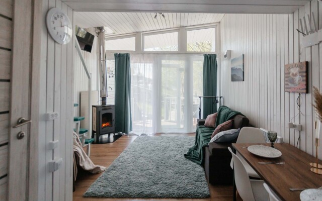 S Domashney Atmosferoy S Baney I Ozerom Private House