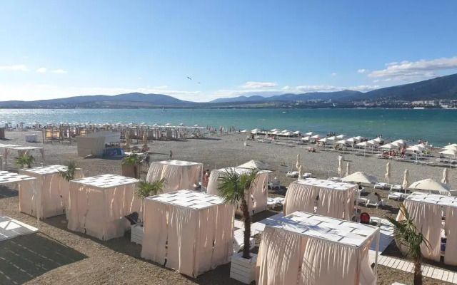 Квартира Royal Apartment на Крымской 22 Четырехкомнатные