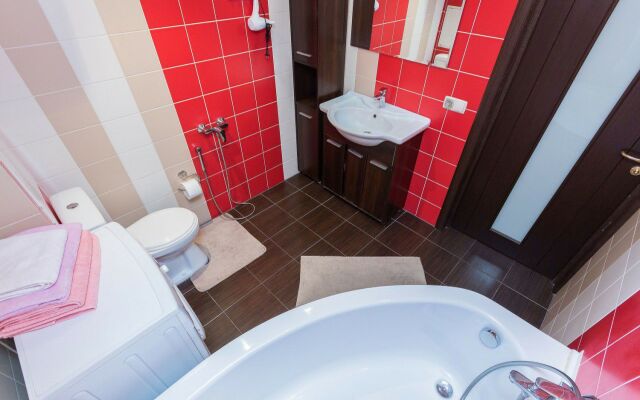 Apartamenty Trekhkomnatnye V 10 Minutakh Ot Tsentra Flat