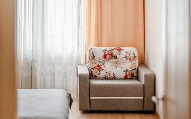 Ryadom s tsentrom i vokzalom na 9 gostei Flat