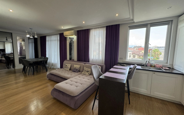 Mirror Apartment in Olympic Park Flat