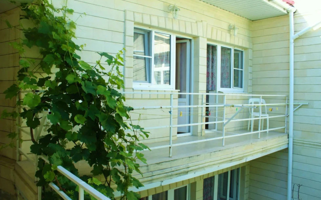 EdiRoz na Kryimskoy Guest House